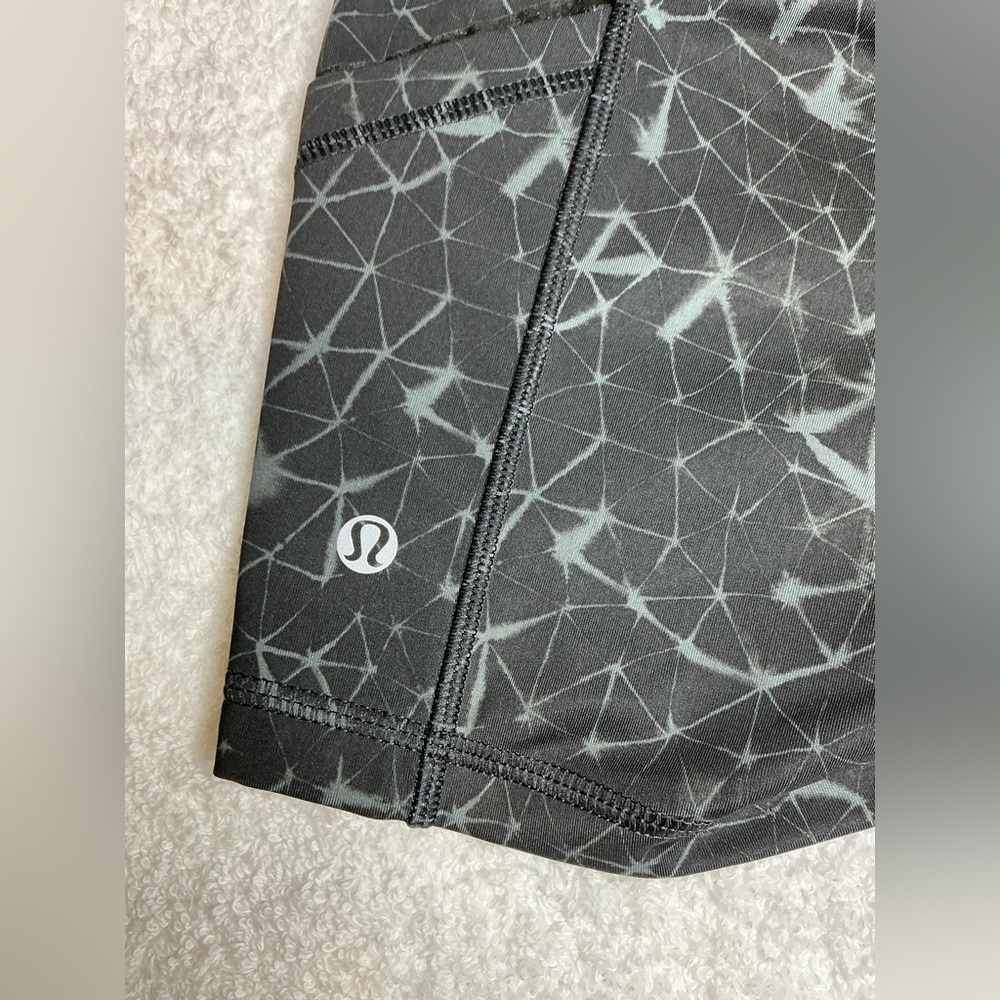 Lululemon Tight Stuff Short 4" - Black Geometric Print - Size [2 - Picture 4 of 7